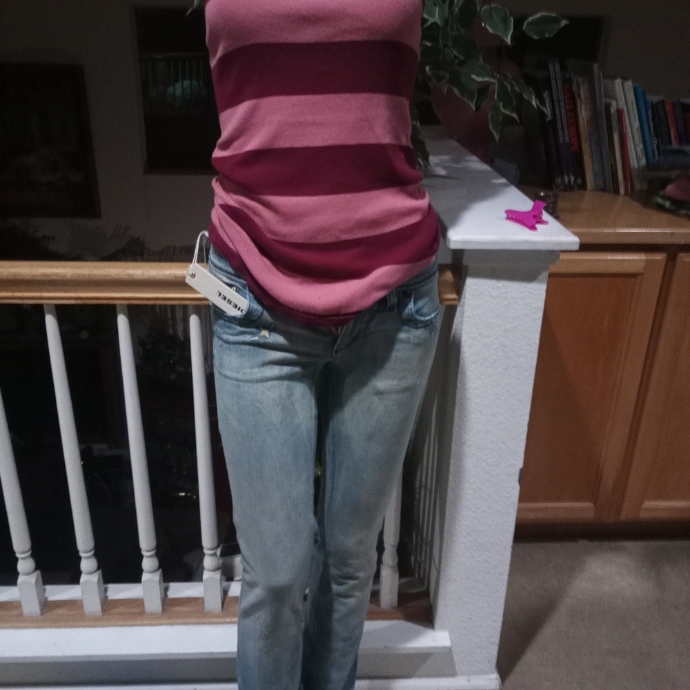 Size med pink and maroon tank top